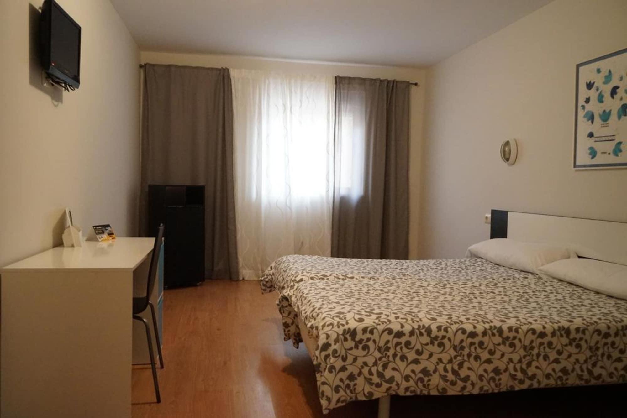 Ahc Hoteles Caces Exterior foto