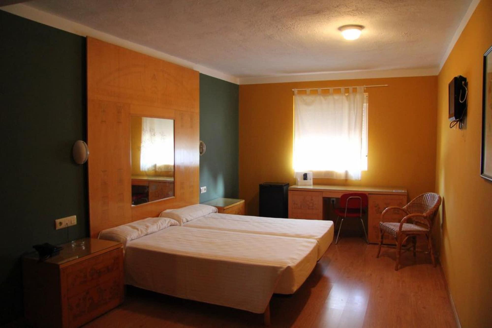 Ahc Hoteles Caces Exterior foto
