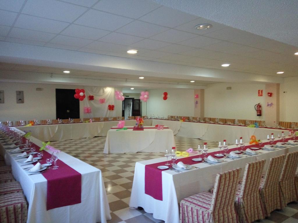 Ahc Hoteles Caces Exterior foto