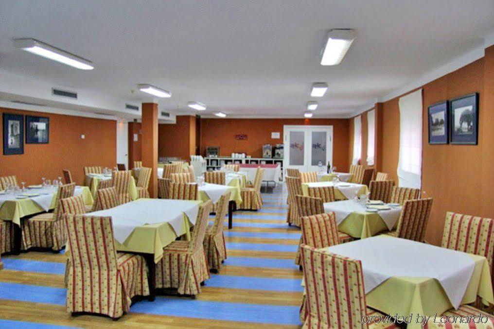 Ahc Hoteles Caces Restaurant foto