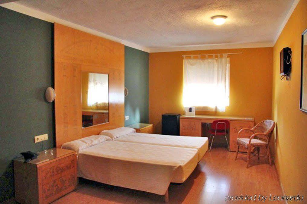 Ahc Hoteles Caces Zimmer foto